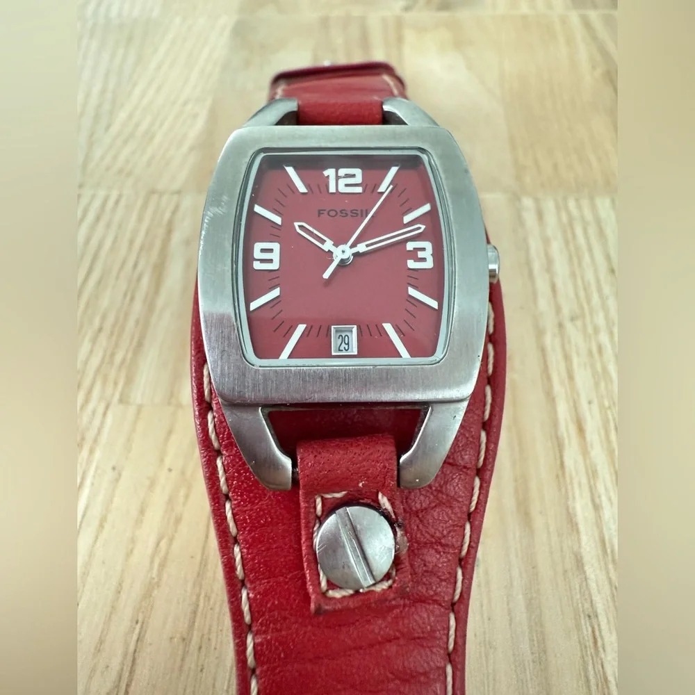 Fossil ladies silver tone barrel shaped red leather watch NEW BATTERY